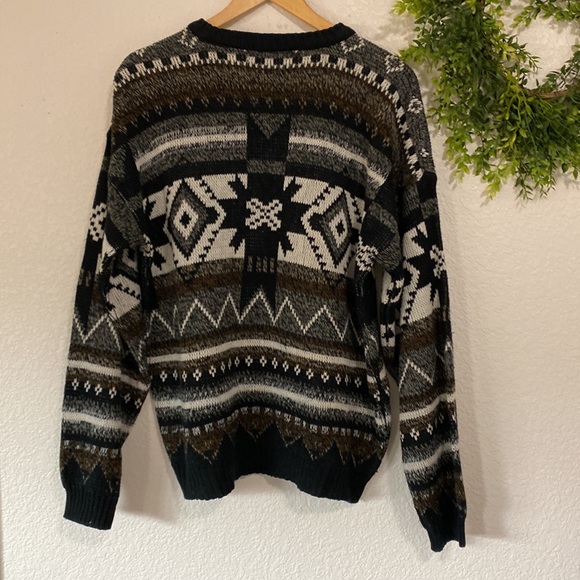 Graphix Men's Vintage Geometric Sweater - Picture 8 of 9